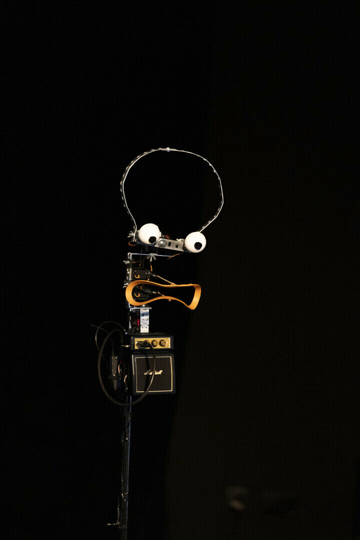 LA TÊTE